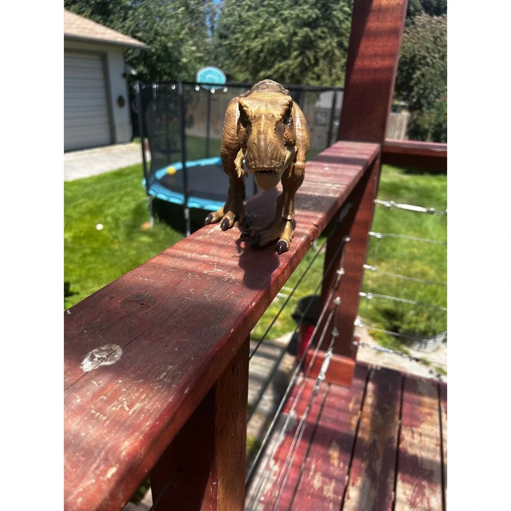Mattel Jurassic World Extreme Damage Tyrannosaurus Rex T-Rex Action Figure Brown
